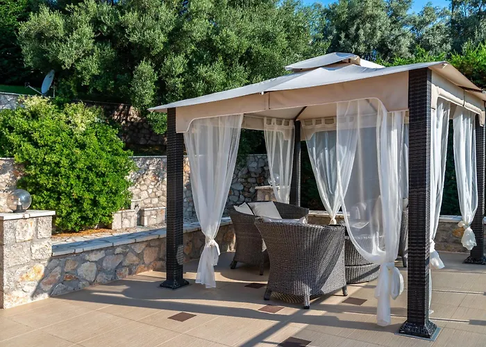 Kastro Villa *